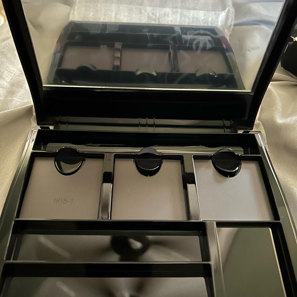 Mary Kay Compact Pro - Brand New